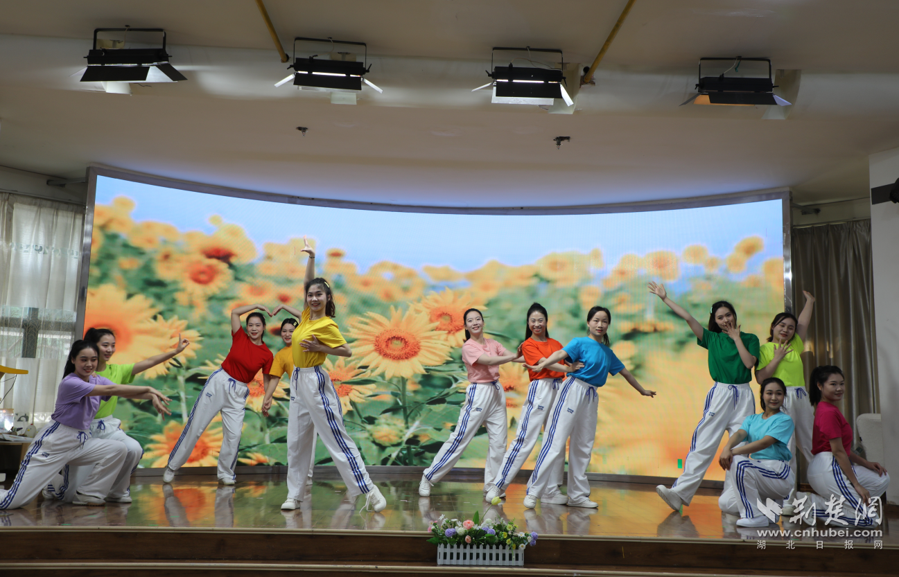 �人�н���ѧ��ѧǰרί�᣺��ʦרҵ�ɳ���ѧ�ᷢչЭͬ����