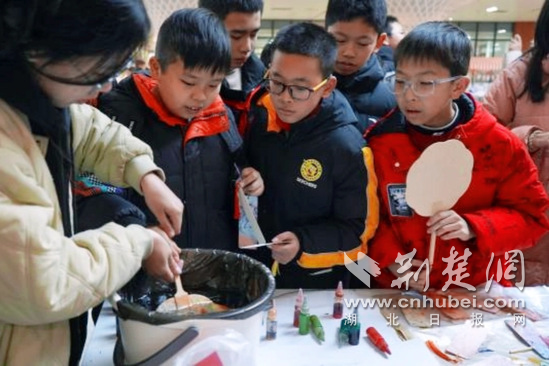 湖北第二师范学院STEM教育中心科普巡展在光谷启动