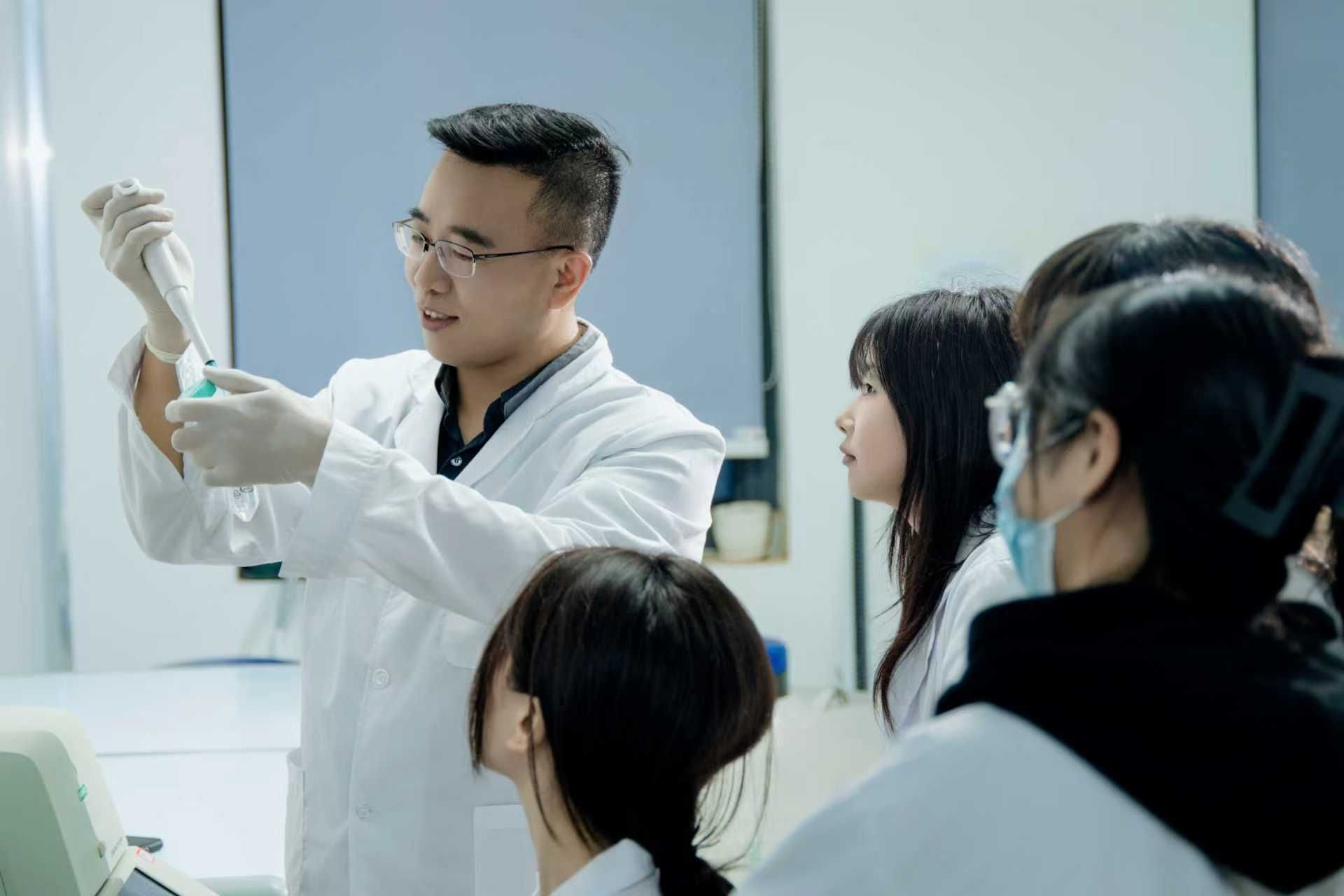 Ϊ��������ע�롰��������� ��ƴ�����Ժ���˲Ÿߵ�