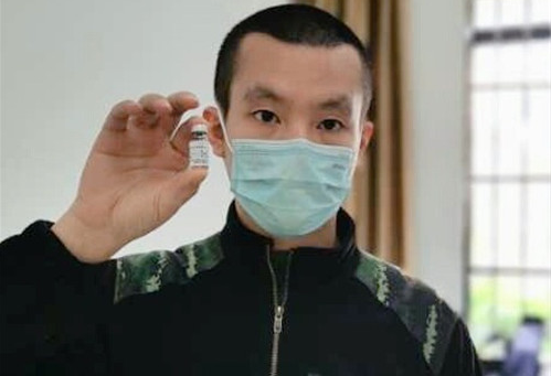 武汉大学生志愿者接种新冠疫苗：要采7次血 目前身体状况良好